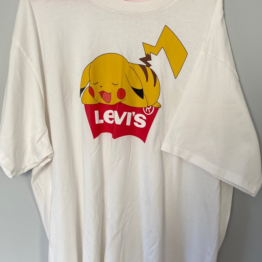 Levi pikachu t shirt